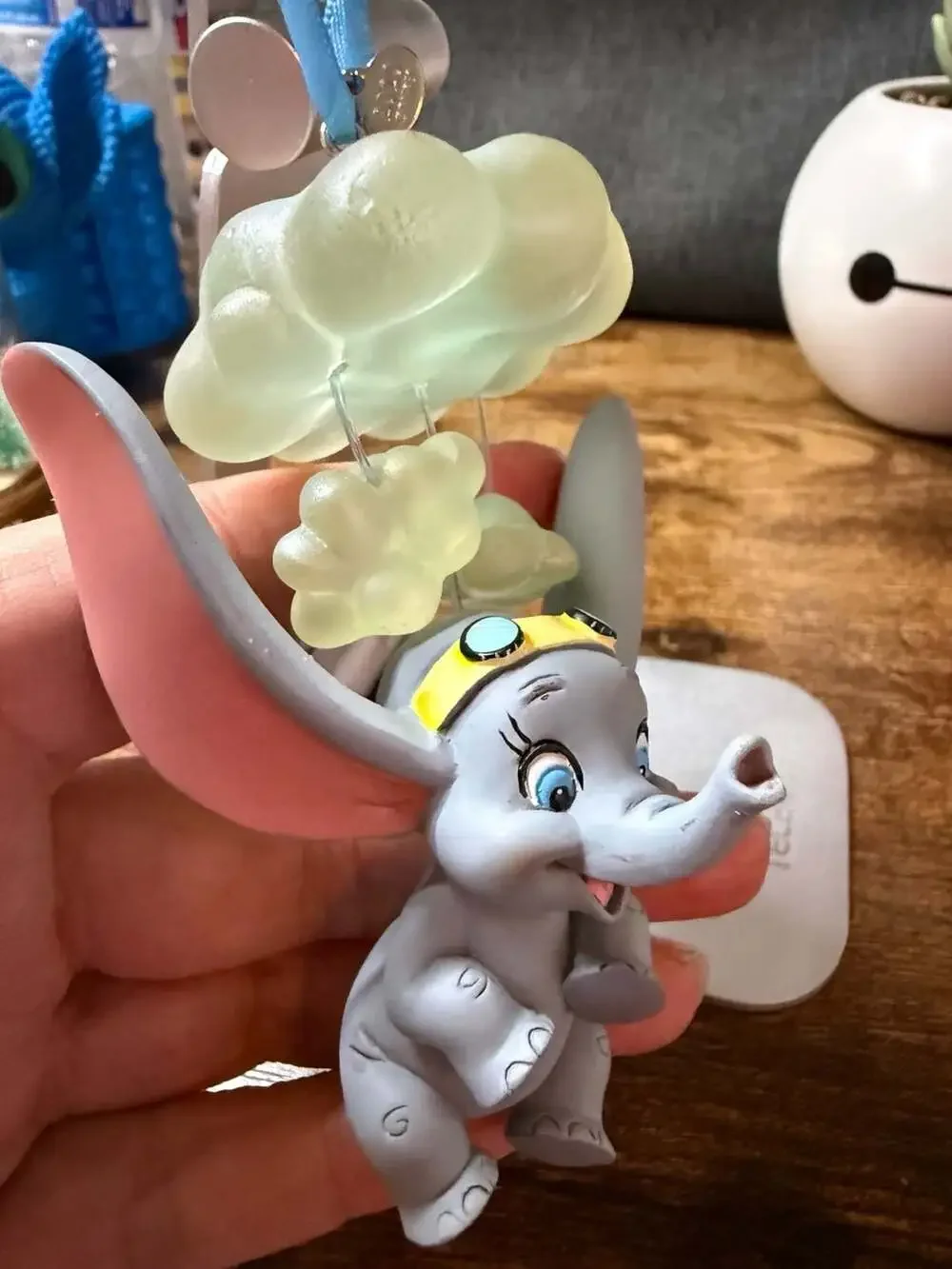 Disney Store Sketchbook Dumbo Flying in Clouds Ornament 2020 EUC